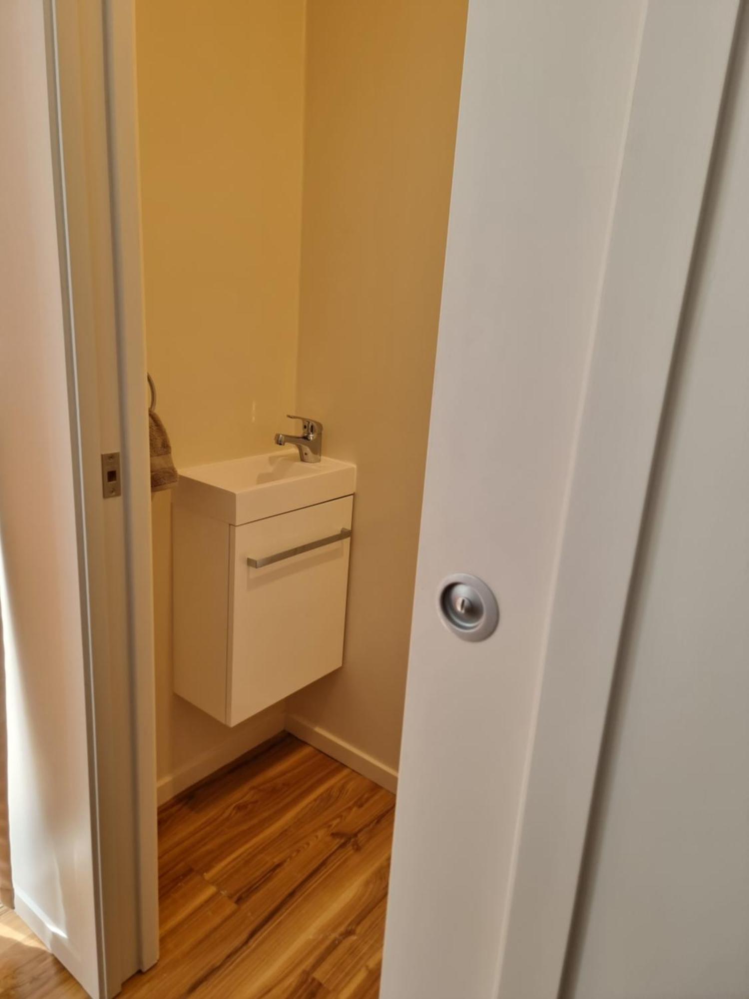 Entire Ground Floor With Full-Privacy And Family-Friendly Popular To Ferry Catchers Wellington Bagian luar foto