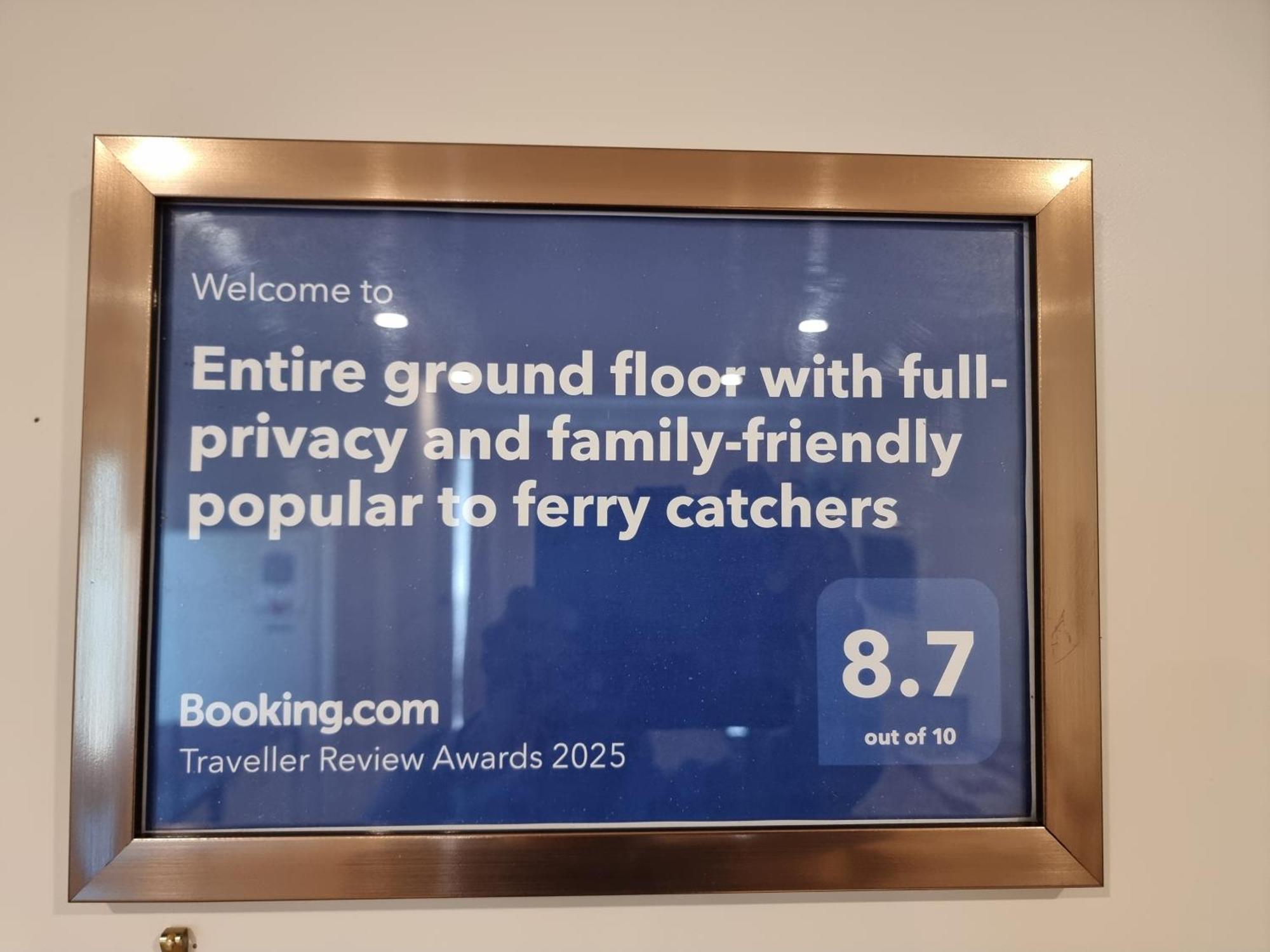 Entire Ground Floor With Full-Privacy And Family-Friendly Popular To Ferry Catchers Wellington Bagian luar foto